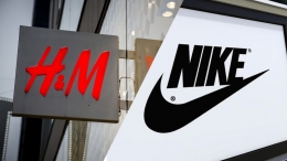 Ancaman boikot terhadap Nike dan H&M dari publik dan otoritas China. | Diolah dari Kompas.com dan Casper Hedberg/Bloomberg