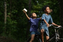 Salah satu adegan film Laskar Pelangi (Sumber: milesfilms.net)