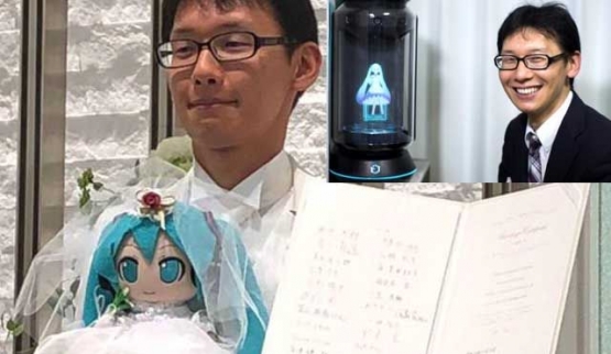 Akihiko Kondo dan istrinya Hatsune Miku (sumber: therisingwasabi.com)