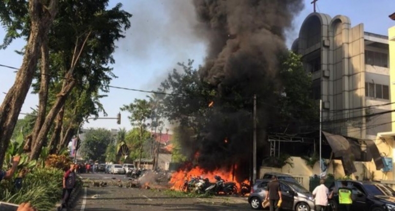 Gambar.detiknews com/Bom bunuh diri di depan Gereja Katedral Makasar