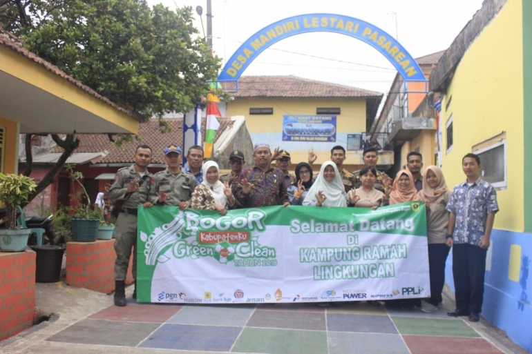 Bank Sampah Srikandi Berdikari mewakili Kampung Pasarean dalam mengikuti lomba Kampung Ramah Lingkungan Kabupaten Bogor. Foto/Dokumentasi BSSB