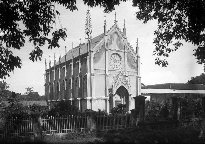 Gereja Katedral Makassar atau Gereja Hati Yesus Yang Mahakudus pada 1900--1919 (Foto: Tropenmuseum)