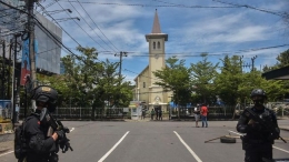 Bom bunuh diri di gereja Katedral Makassar terjadi usai misa kedua. (Foto: AFP/INDRA ABRIYANTO