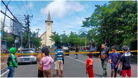 Lokasi Ledakan di depan Gereja Katedral Makassar. Foto-Ibnu Munsir via detik.com