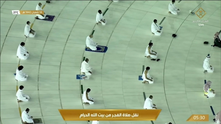 Proses sholat berjamaah di Masjidil haram Arab Saudi 27 Maret 2021, sumber gambar; Twitter HaramainInfo