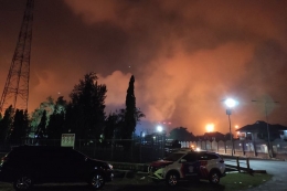 Suasana kilang minyak Balongan saat terbakar. Saat ini penyebab kebakaran masih belum diketahui (kompas.com/ALWI)