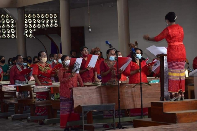 Gambar dok.pri./Koor misa perayaan Minggu Palma di Gereja Katedral Atambua