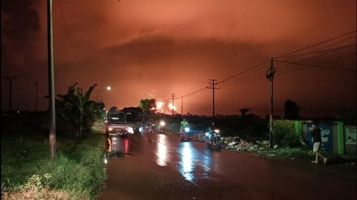 Kebakaran di Kilang Minyak Pertamina Balongan di Kabupaten Indramayu dini hari tadi (29/03/2021). Sumber: Tribun Cirebon