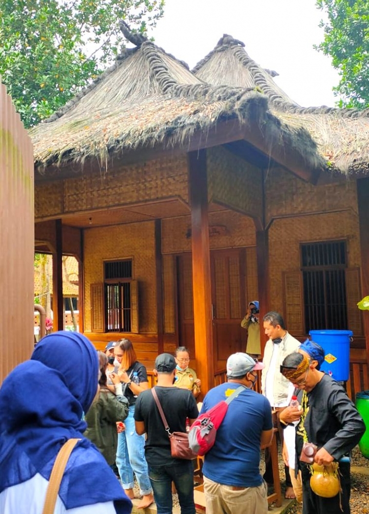 Suasana di Kampung Adat Cireundeu (Sumber: J.Haryadi)