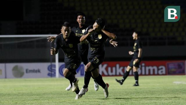Pemain muda PSIS Semarang merayakan kemenangan atas Arema FC di Piala Menpora 2021 (3-2).Foto dari Bola.com.
