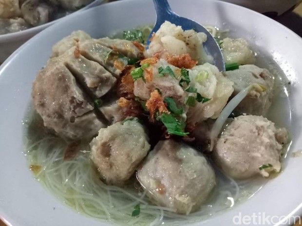 Bakso Wonogiri dengan tambahan mie putih (detikFood)