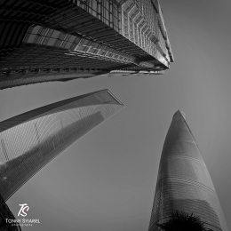 Foto 14: Tiga Pencakar Langit di Pudong. Sumber: koleksi pribadi