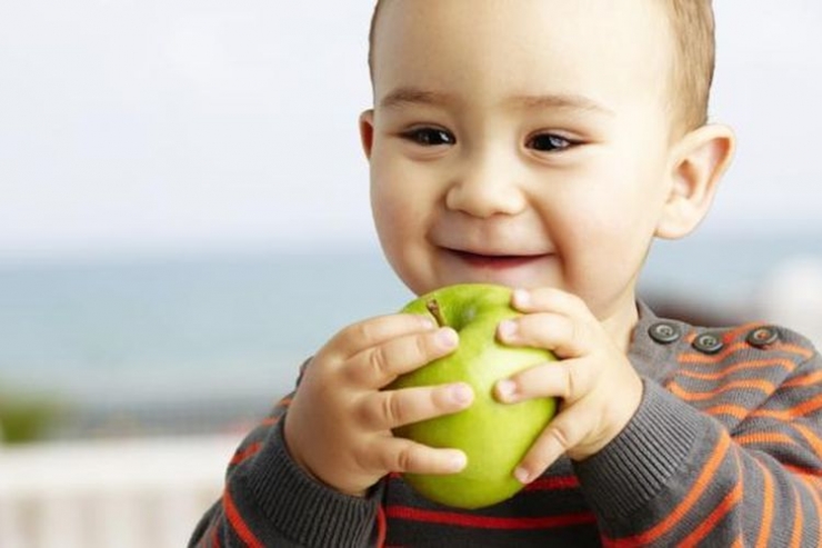 Ilustrasi pemenuhan gizi pada anak (Sumber: Shutterstock via KOMPAS.COM)