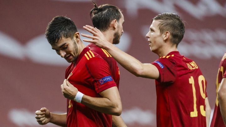 Pemain Spanyol merayakan gol ke gawang Kosovo. (via en.as.com)