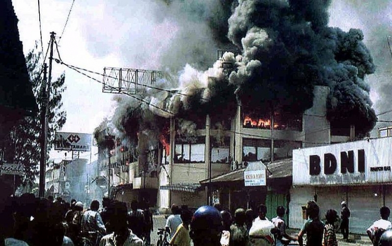 Salah Satu Faktor Penyebab Terjadinya Konflik Rasial Adalah Kerusuhan 1998 Terhadap Etnis Tionghoa Di Surakarta Halaman 1 - Kompasiana.com