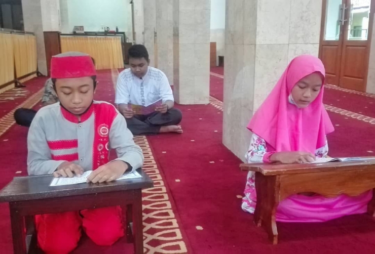 Membaca Al-Quran harus tartil (dok.pri)