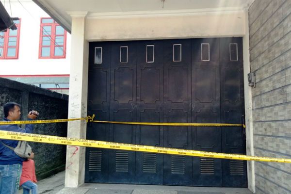 Rumah yang digerebek Densus 88 di Bogor, 5/5/2018 (okezone.com).