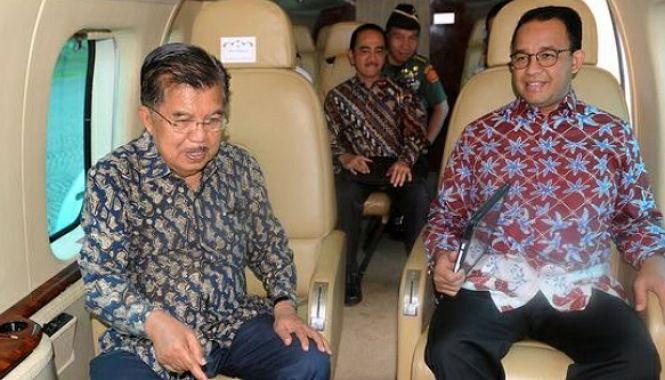Jusuf Kalla saat menjabat Wapres bersama Gubernur DKI Jakarta Anies Baswedan. (Foto: Tim Media Wapres)