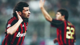 Kakha Kaladze saat berseragam AC Milan (Foto: thesefootballtimes.co)
