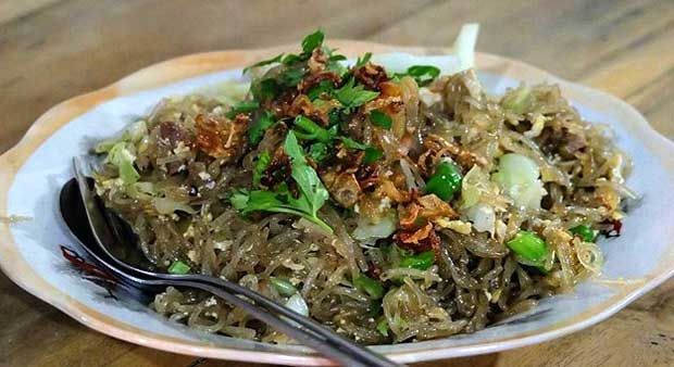 Ilustrasi visual mie lethek khas Bantul rekomendasi tempat untuk menikmati mie lethek khas bantul