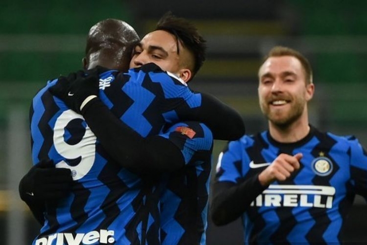 Momen sarat makna terhadap Inter Milan musim ini. Sumber: AFP/Marco Bertorello via Kompas.com