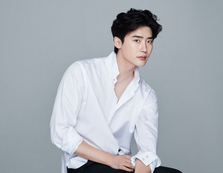 Lee Jong Suk (Foto: Instagram/jongsuk0206)