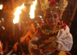 Tarian Bali mewarnai film ini (sumber: IFFR.com)
