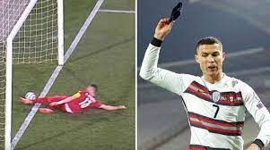 Kapten timnas Portugal, Cristiano Ronaldo, terlihat kecewa ketika golnya dianulir oleh wasit dalam pertandingan melawan Serbia. (Sumber: radarbogor)