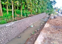 Proyek irigasi tanpa papan nama proyek yang berada di Desa Labanasem Kecamatan Kabat Banyuwangi / dokpri