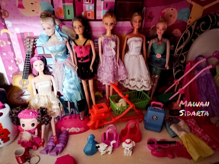Boneka barbie dan lainnya (Dokumentasi Mawan Sidarta)
