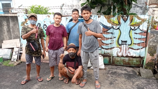 Para pekerja dari Dara Jaya Tehnik (foto: Dokumen Pribadi).