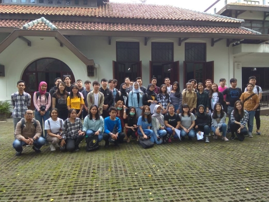 Berkunjung ke Gedung Indonesia Menggugat-Bandung dalam kegiatan Geladi Hominisasi, Tema Kebangsaan belajar dari gelora Pemuda Soekarno - dokpri