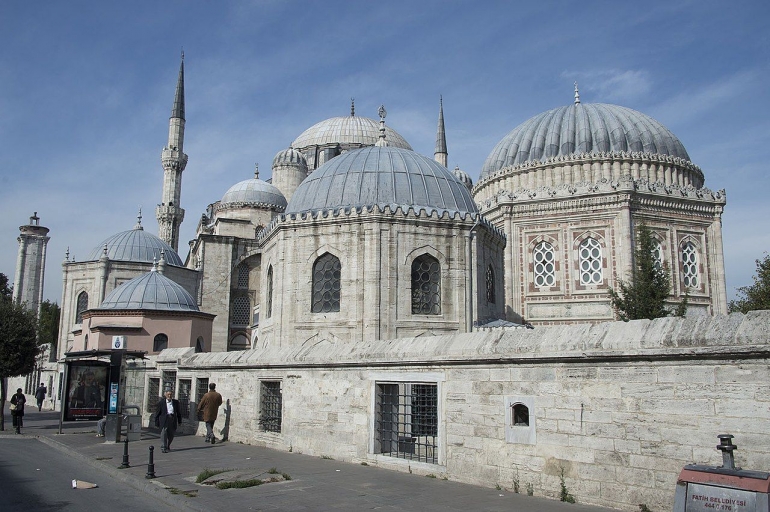 Masjid Sehzade- Istanbul, karya Sinan yg mewakili periode pertama karirnya. Sumber: Dosseman / wikimedia