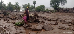 Sisa material banjir bandang di desa Leuwayan-dokpri