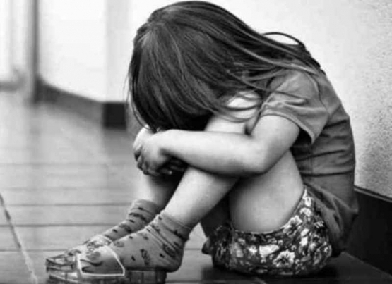 ilustrasi anak perempuan korban kekerasan seksual | sumber gambar : reqnews.com
