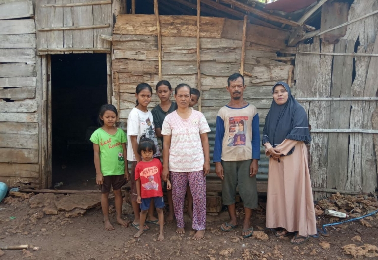 tingkat kemiskinan perdesaan pada Maret 2019 sebesar 12,85 persen (15,15 juta orang), berbanding terbalik dengan tingkat kemiskinan perkotaan yang hanya 6,69 persen (9,99 juta orang). (Source : BPS)