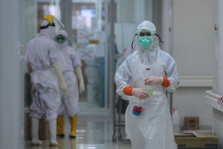 Potret tenaga medis di tengah pandemi Covid-19. Foto: KOMPAS.COM/KRISTIANTO PURNOMO
