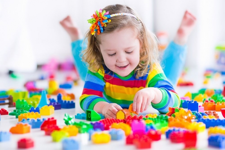 Meningkatkan kreativitas anak dengan bermain (Sumber: parents.com)