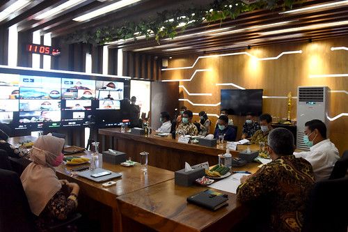 Rapat koordinasi Percepatan dan Perluasan Digitalisasi Daerah yang dipimpin oleh Walikota Kediri, Abdullah Abu Bakar (foto: website resmi Pemerintah Kota Kediri)