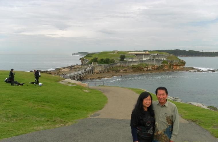 Pak Tjip dan Bu Lina di Pantai Wollongong Australia (Foto: kompasiana.com/dokpri bu lina)