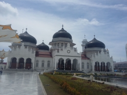 Masjid Raya Baiturrahman, salah satu ikon pariwisata di Aceh (dokpri)