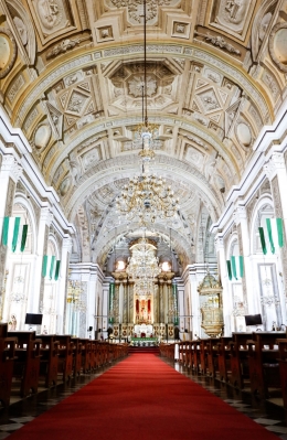 Interior Gereja San Agustin (Sumber: Rhea Griselda, Universitas Kristen Petra)