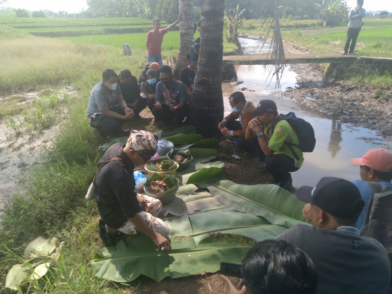 Pembacaan doa mengawali prosesi ritual adat Mbedah Bumi