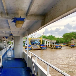 Melihat Pelabuhan Bardan dari lantai 2 kapal feri | Foto milik pribadi