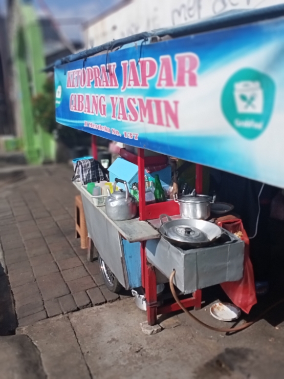 Foto gerobak ketoprak (dokumen pribadi)