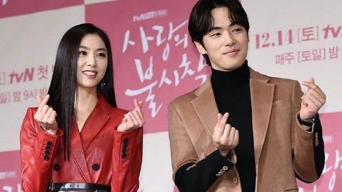 Kim Jung Hyun dan Seo Ji Hye dikonfirmasi Dispatch berkencan (Soompi)