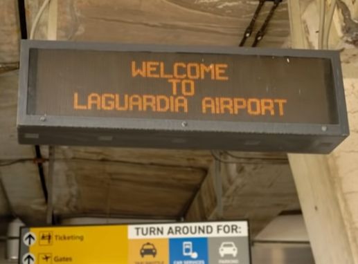 Bandara LaGuardia, tangkapan layar YouTube channel Real Time with Bill Maher