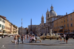 Piazza Navona yg populer dgn berbagai karya era Barok. Sumber: koleksi pribadi