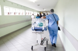 Perawat memiliki nilai, moral, konsep, dan kode etik keperawatan (Sumber : Hush Naidoo via unsplash.com)