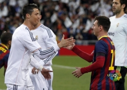 Rivalitas El Clasico antara Cristiano Ronaldo (kiri) di Real Madrid dan Lionel Messi, sang andalan Barcelona (Foto: ibtimes.com).
